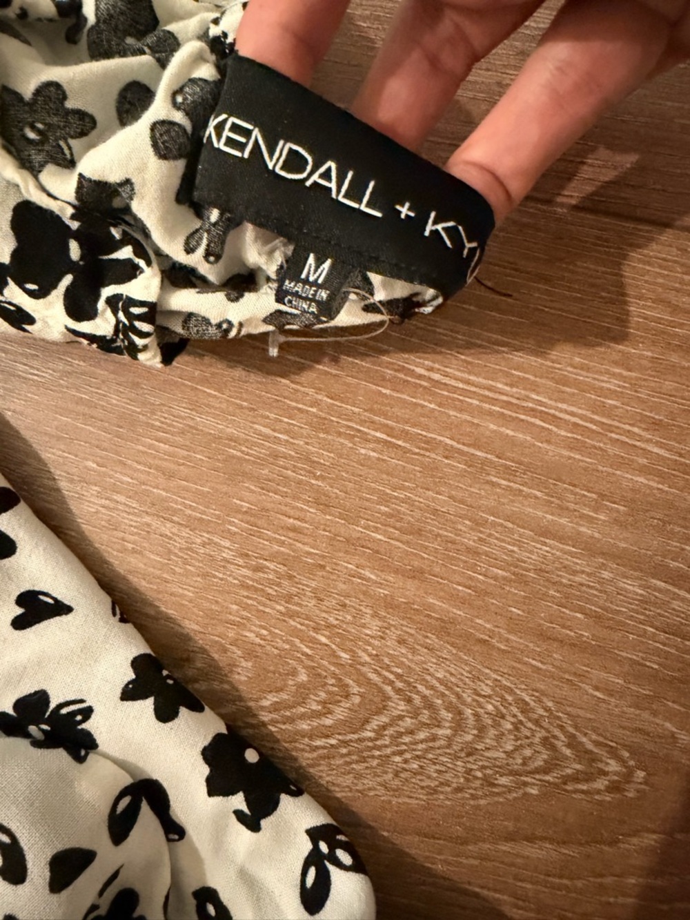 NWOT Kendall + Kylie flowy wide leg pants in a black & white floral print 🖤🤍 - Picture 6 of 7
